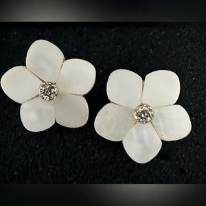 Flower earings hypoallergenic